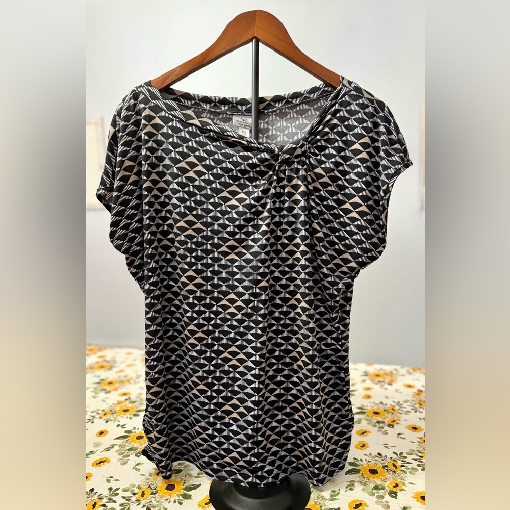 Worthington Black and Tan Ruched Cap Sleeve Blouse